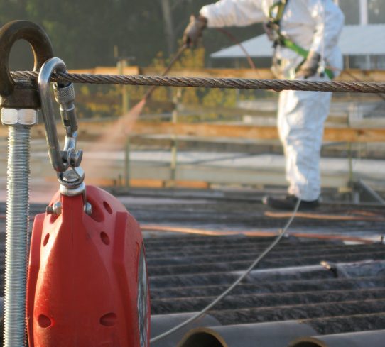Bonifica amianto certificata: soluzioni sicure ed efficaci per la rimozione e lo smaltimento nel rispetto delle normative.