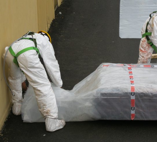 Bonifica amianto certificata: soluzioni sicure ed efficaci per la rimozione e lo smaltimento nel rispetto delle normative.